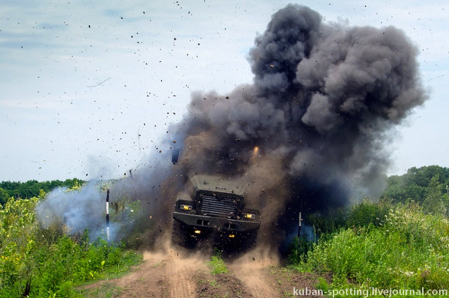 «Безумный Макс» отдыхает: несокрушимая мощь украинских шушпанцеров «Безумный Макс» отдыхает: несокрушимая мощь украинских шушпанцеров