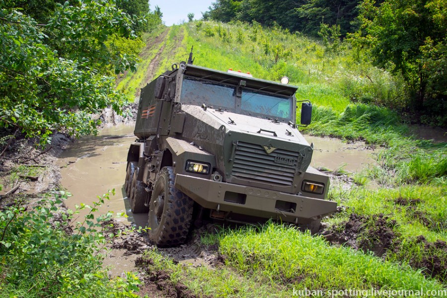 «Безумный Макс» отдыхает: несокрушимая мощь украинских шушпанцеров «Безумный Макс» отдыхает: несокрушимая мощь украинских шушпанцеров