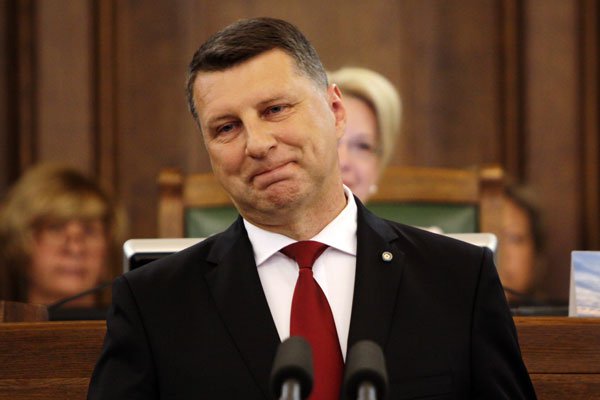 Националисты запретили президенту Латвии говорить на русском языке Националисты запретили президенту Латвии говорить на русском языке