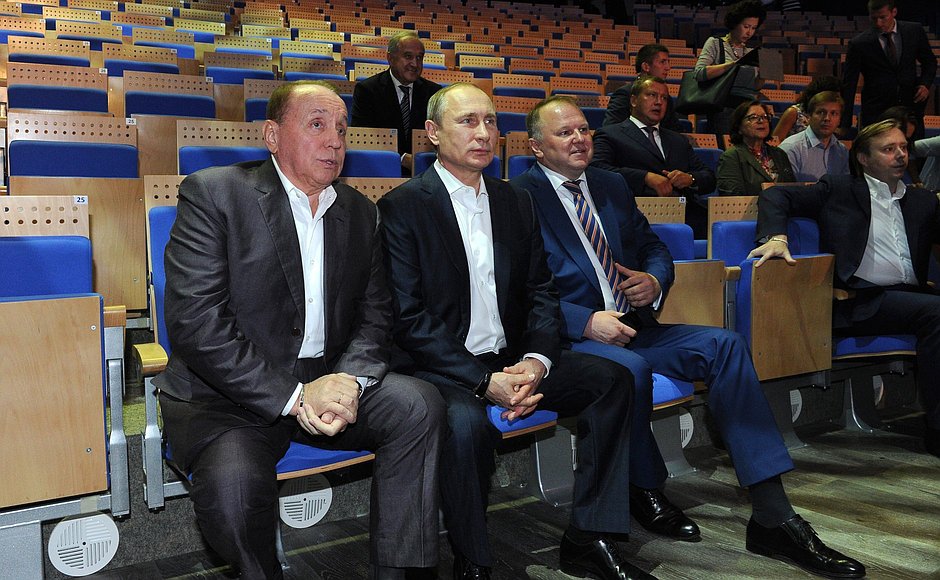 Владимир Путин встретился с участниками КВН Владимир Путин встретился с участниками КВН