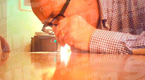 Вице-спикер Палаты лордов ушел из-за видео, где он нюхает кокаин с проститутками Вице-спикер Палаты лордов ушел из-за видео, где он нюхает кокаин с проститутками