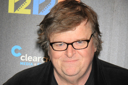 Мур снял фильм «На кого следующего напасть» о политике США Мур снял фильм «На кого следующего напасть» о политике США