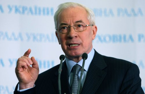 Азаров переходит в наступление