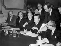 Долг платежом красен: Пуэрто-Рико, Греция, США