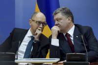 Президент и премьер Украины спешно покинули Киев