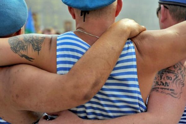 Шествие ЛГБТ в день ВДВ: бессмертные?