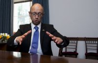 Яценюк возмущен незнанием выпускников даты подписания договора об ассоциации с ЕС