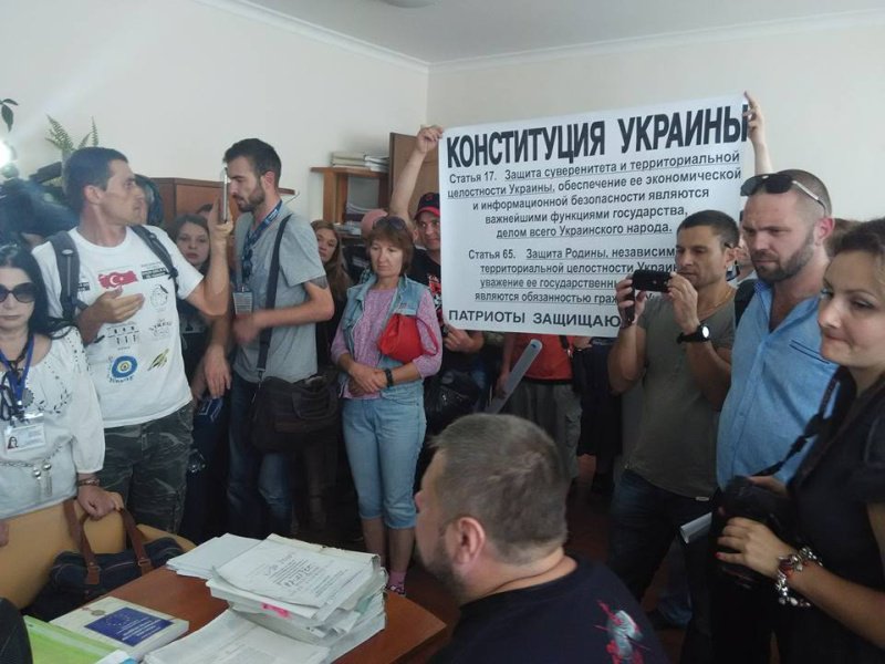 «Евромайдановцы» сорвали суд над своим товарищем-убийцей 