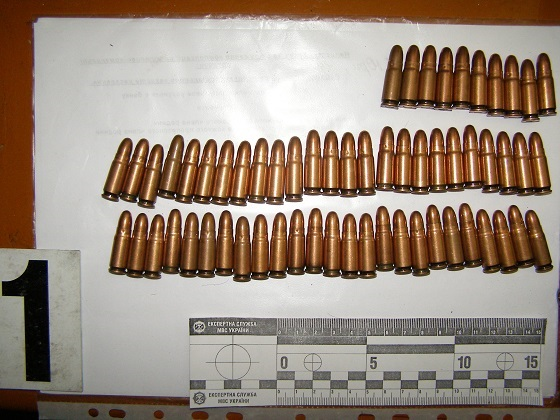 Разборки со стрельбой в киевской гостинице: у хулиганов изьяли гранаты, пистолеты, штык-ножи и автомат Разборки со стрельбой в киевской гостинице: у хулиганов изьяли гранаты, пистолеты, штык-ножи и автомат