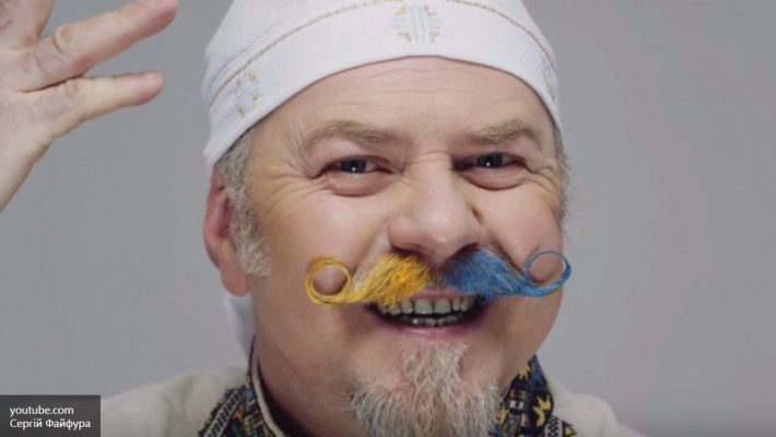 Срочно к врачу: милый украинец против злого ватника в клипе «Бандера» Срочно к врачу: милый украинец против злого ватника в клипе «Бандера»