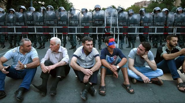 Заокеанская рука «электрического протеста»? Заокеанская рука «электрического протеста»?