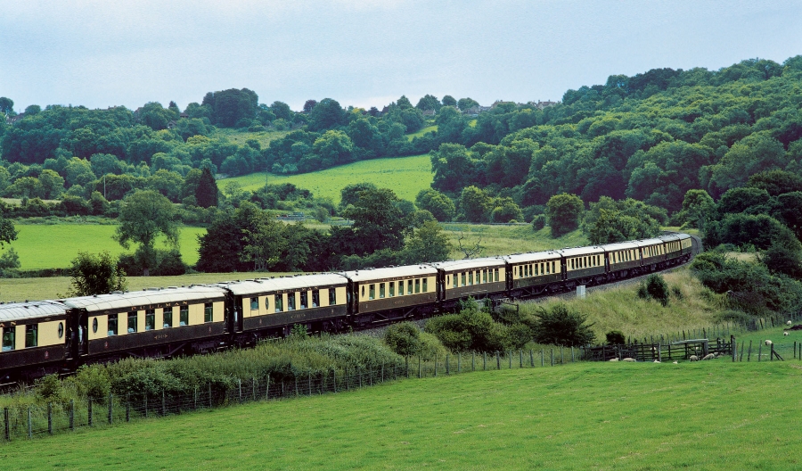 Ласточка на рельсах Ласточка на рельсах