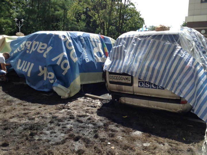 Ночью в Донецке сожгли четыре автомобиля наблюдателей ОБСЕ Ночью в Донецке сожгли четыре автомобиля наблюдателей ОБСЕ