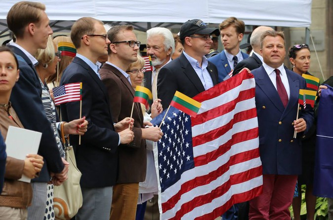 США начинают войну с российскими СМИ в Прибалтике США начинают войну с российскими СМИ в Прибалтике