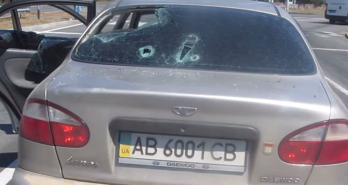 МВД Украины: автомобиль расстреляли в Виннице, двое погибли МВД Украины: автомобиль расстреляли в Виннице, двое погибли