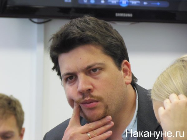 В Новосибирске митинг протеста оппозиции: собралось великое множество парнасовцев, аж ... 120 человек В Новосибирске митинг протеста оппозиции: собралось великое множество парнасовцев, аж ... 120 человек