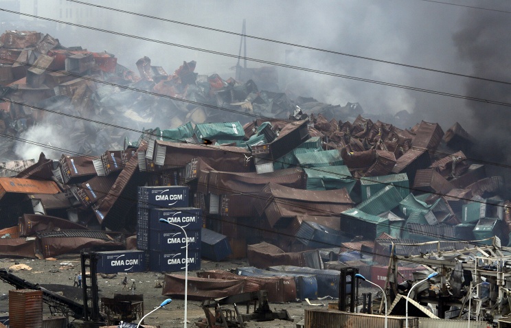 В результате взрыва в Тяньцзине сгорели 5 тыс. новых Volkswagen, BMW, Toyotа и Mazda В результате взрыва в Тяньцзине сгорели 5 тыс. новых Volkswagen, BMW, Toyotа и Mazda