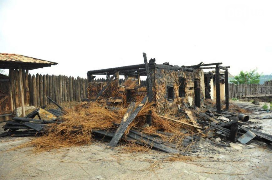 Зомби-апокалипсис в Запорожье после которого сгорела Запорожская Сечь Зомби-апокалипсис в Запорожье после которого сгорела Запорожская Сечь