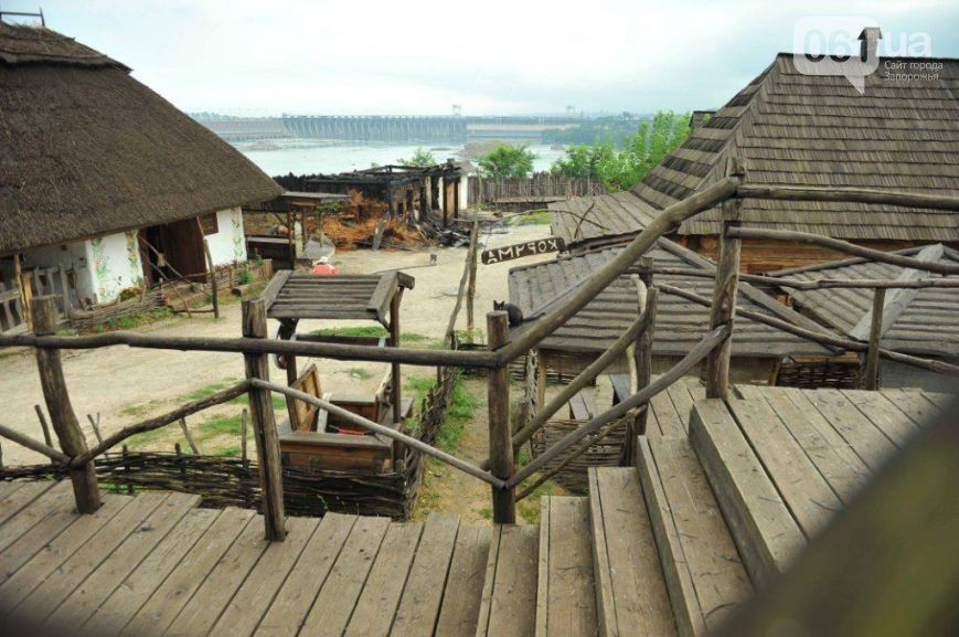 Зомби-апокалипсис в Запорожье после которого сгорела Запорожская Сечь Зомби-апокалипсис в Запорожье после которого сгорела Запорожская Сечь