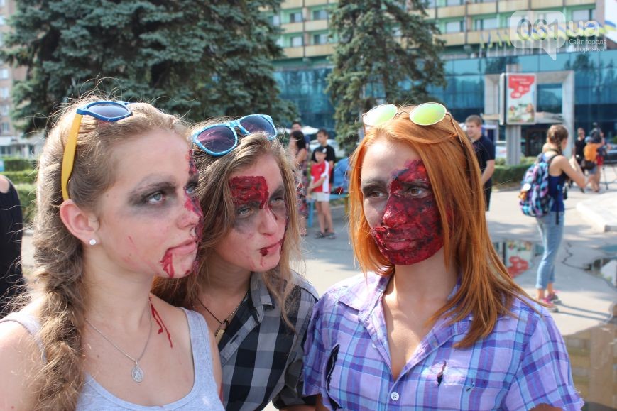 Зомби-апокалипсис в Запорожье после которого сгорела Запорожская Сечь Зомби-апокалипсис в Запорожье после которого сгорела Запорожская Сечь