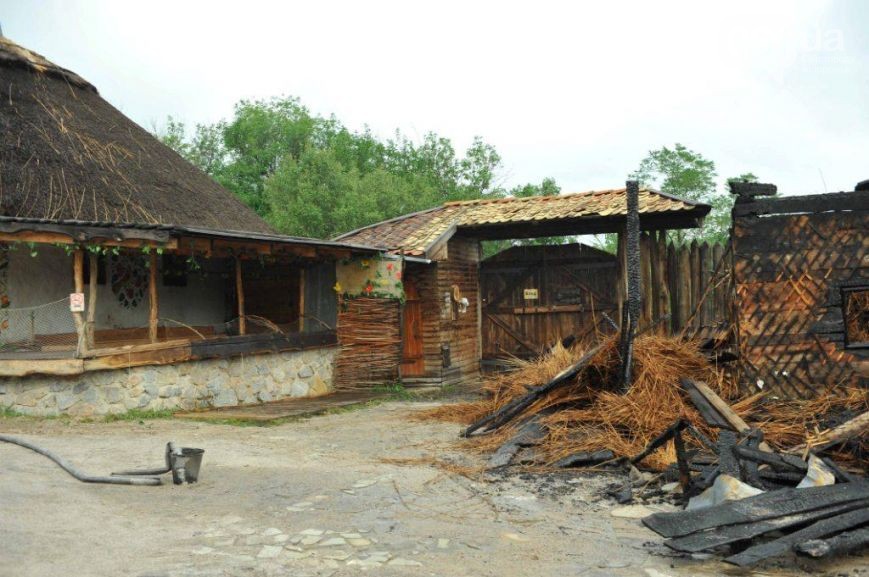 Зомби-апокалипсис в Запорожье после которого сгорела Запорожская Сечь Зомби-апокалипсис в Запорожье после которого сгорела Запорожская Сечь