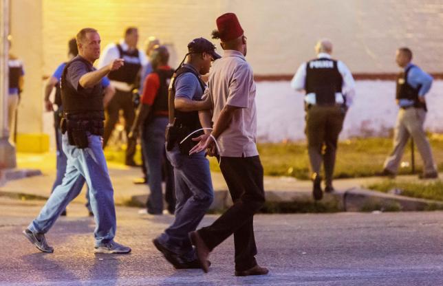 Шо, опять? Протесты, насилие, поджоги в Сент-Луисе Шо, опять? Протесты, насилие, поджоги в Сент-Луисе