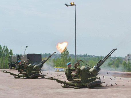 Ополченцы уничтожили две цели в небе над Донецком Ополченцы уничтожили две цели в небе над Донецком