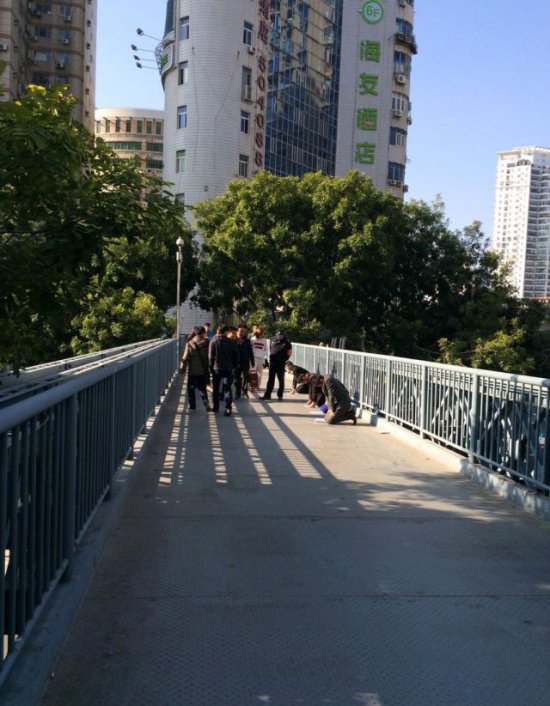 Как в Китае наказывают плохих сотрудников Как в Китае наказывают плохих сотрудников