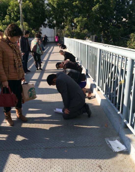 Как в Китае наказывают плохих сотрудников Как в Китае наказывают плохих сотрудников