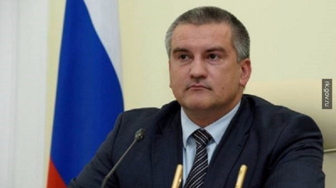 Украина продолжает рыть преграды между собой и Крымом Украина продолжает рыть преграды между собой и Крымом