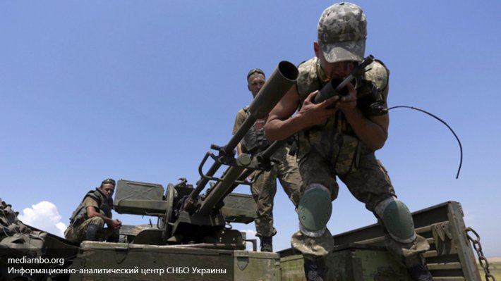 ВСУ успевают стягивать и прятать танки за спиной ОБСЕ ВСУ успевают стягивать и прятать танки за спиной ОБСЕ