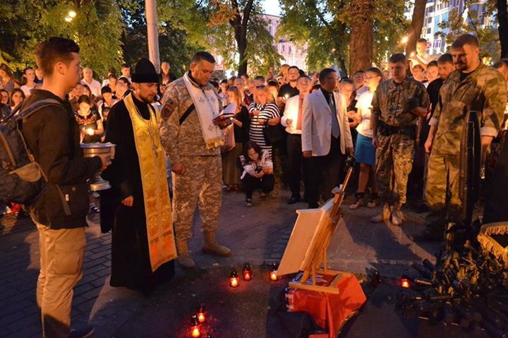 "ПСы" в Киеве установили памятник «Тризуб Героев» "ПСы" в Киеве установили памятник «Тризуб Героев»