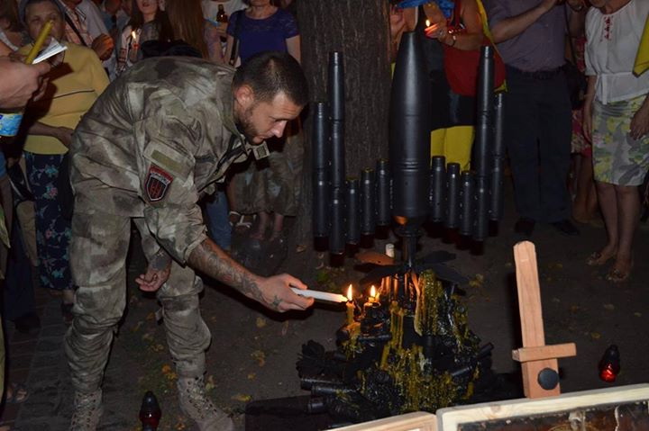 "ПСы" в Киеве установили памятник «Тризуб Героев» "ПСы" в Киеве установили памятник «Тризуб Героев»