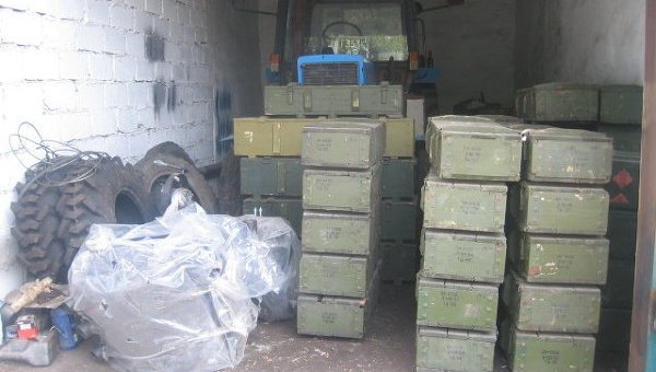 В ЛНР нашли склад с оружием на территории санэпидемстанции В ЛНР нашли склад с оружием на территории санэпидемстанции