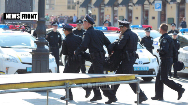 В Одессе полицейский сразу после присяги упал в обморок. От счастья. Черный вторник Потрошенко В Одессе полицейский сразу после присяги упал в обморок. От счастья. Черный вторник Потрошенко