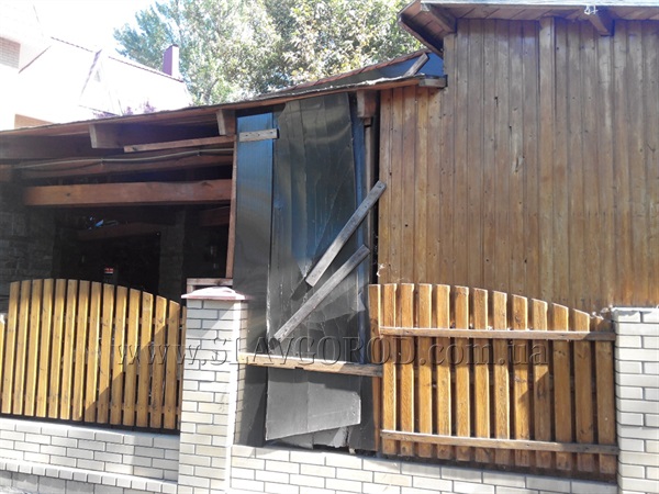 В Славянске в кафе "Цезарь" произошел взрыв противотанковой гранаты В Славянске в кафе "Цезарь" произошел взрыв противотанковой гранаты