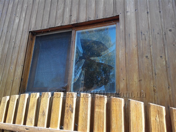 В Славянске в кафе "Цезарь" произошел взрыв противотанковой гранаты В Славянске в кафе "Цезарь" произошел взрыв противотанковой гранаты