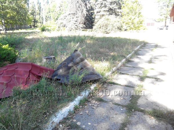 В Славянске в кафе "Цезарь" произошел взрыв противотанковой гранаты В Славянске в кафе "Цезарь" произошел взрыв противотанковой гранаты