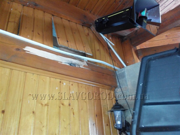 В Славянске в кафе "Цезарь" произошел взрыв противотанковой гранаты В Славянске в кафе "Цезарь" произошел взрыв противотанковой гранаты