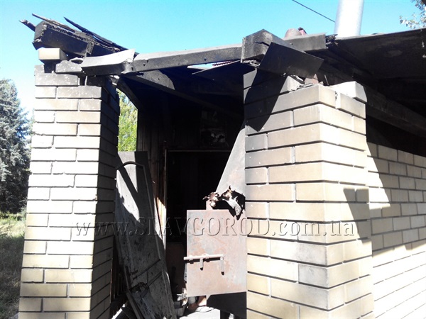 В Славянске в кафе "Цезарь" произошел взрыв противотанковой гранаты В Славянске в кафе "Цезарь" произошел взрыв противотанковой гранаты