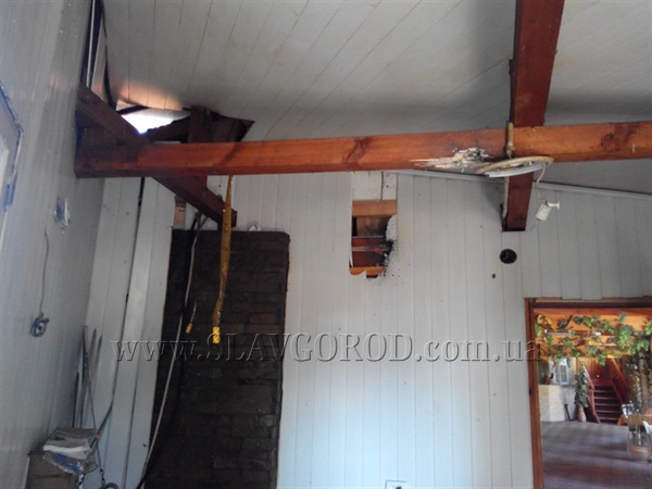 В Славянске в кафе "Цезарь" произошел взрыв противотанковой гранаты В Славянске в кафе "Цезарь" произошел взрыв противотанковой гранаты