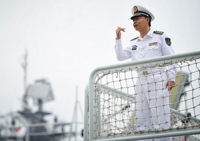 Морские военные учения России и Китая переросли в торжественный парад