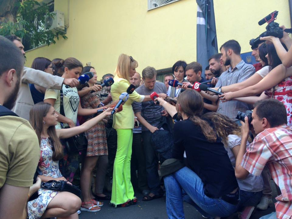 Еврокацапы в Киеве требуют хохлопаспорта Еврокацапы в Киеве требуют хохлопаспорта