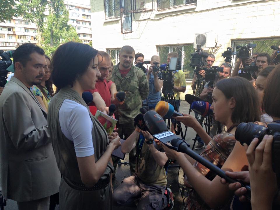 Еврокацапы в Киеве требуют хохлопаспорта Еврокацапы в Киеве требуют хохлопаспорта