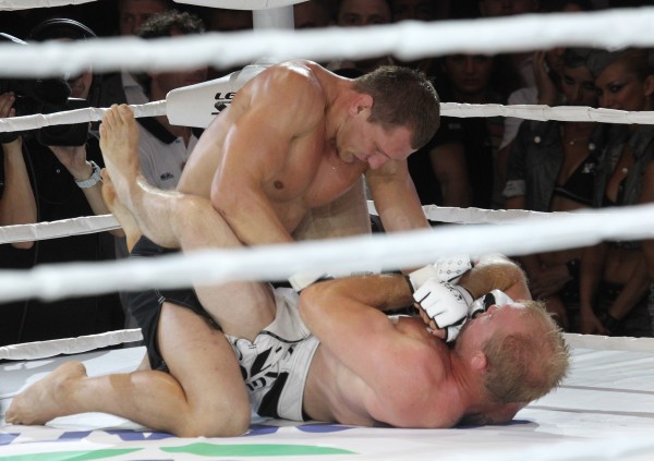 Владимир Путин, загорелые самбисты и крупная женщина Владимир Путин, загорелые самбисты и крупная женщина