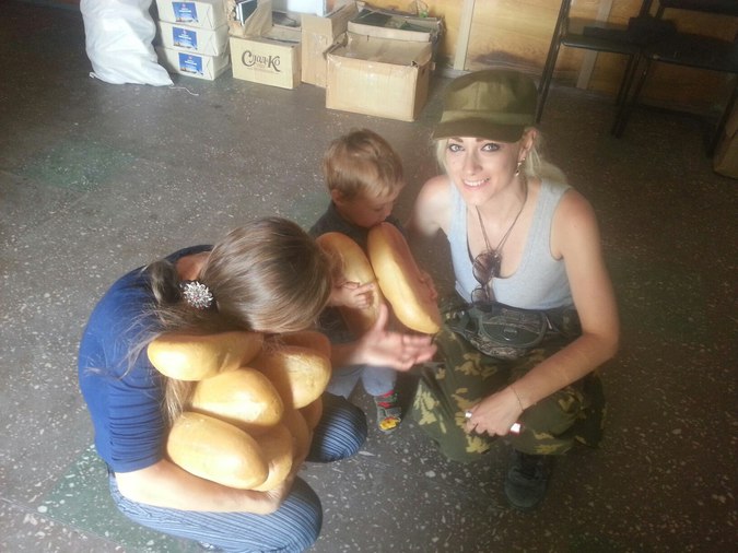 Участница «Дома-2» под пулями снимает фильм о Новороссии