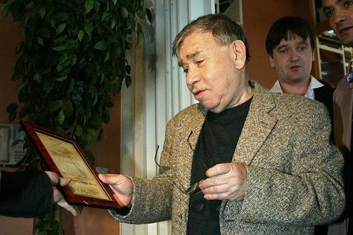 Михаил Светин скончался на рассвете, так и не увидев приехавшую к нему дочь Михаил Светин скончался на рассвете, так и не увидев приехавшую к нему дочь