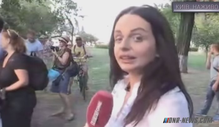 В Киеве напали на украинских журналистов приняв их за Life News В Киеве напали на украинских журналистов приняв их за Life News