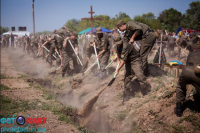 Под Запорожьем похоронили полсотни безымянных хероев.
