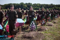 Под Запорожьем похоронили полсотни безымянных хероев.